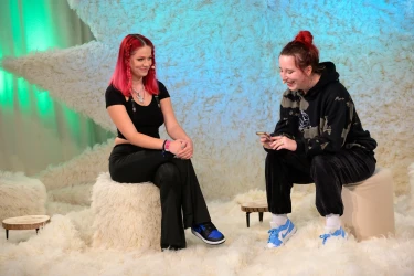 News 'jung. weiblich. erfolgreich. - badmómzjay im U21-Interview' lesen