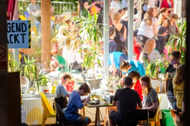News 'Musikjournalismus, digitaler Klimaaktivismus & Musik aus der Luft – alle Workshops  auf der TINCON Hamburg' lesen