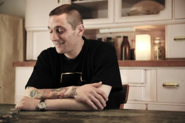 News 'Youtube-Star und Bestseller-Autor mit krasser Vergangenheit: $ick' lesen